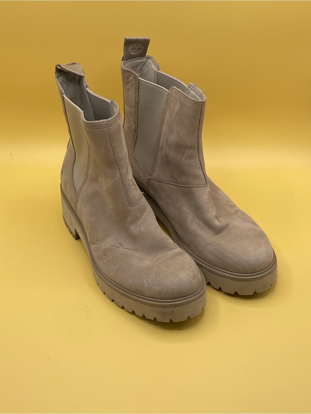 Timberland Women’s Lace-Up Lug Boots — Beige​